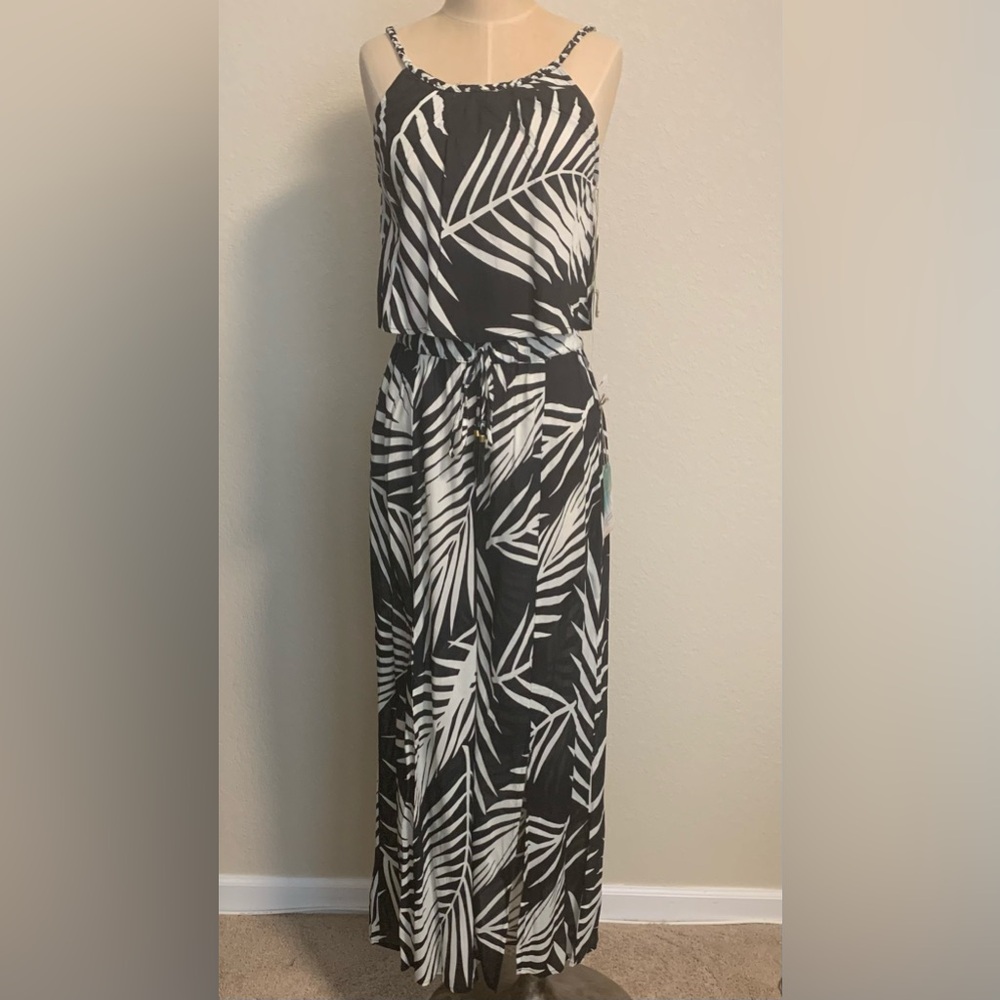 True Destinations Resort Wear Palm Leaf Print 2 Piece Outfit.